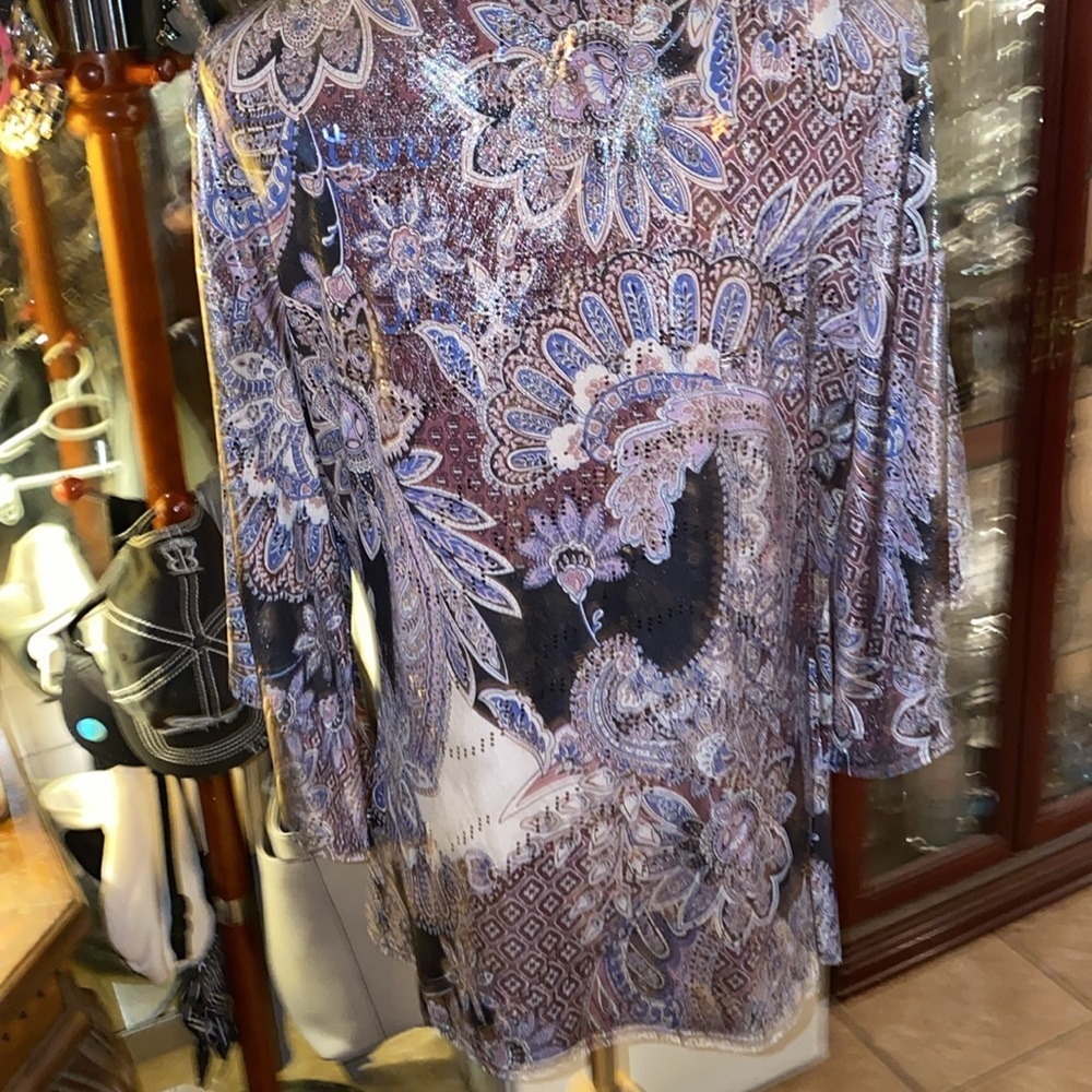 DB Established 1982 blouse 3/4 sleeve, v-neck, paisley print, ruched detail - Picture 4 of 8
